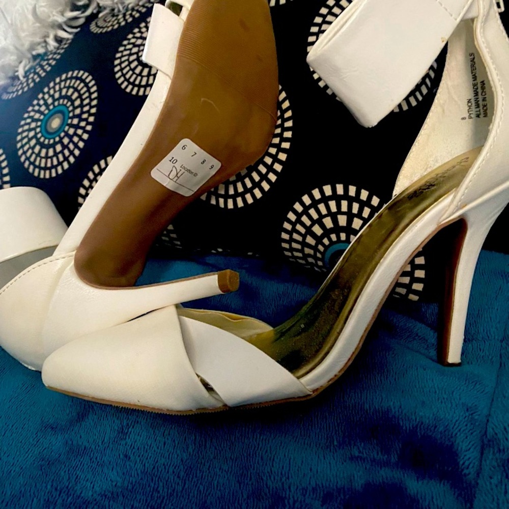 White sexy heel.